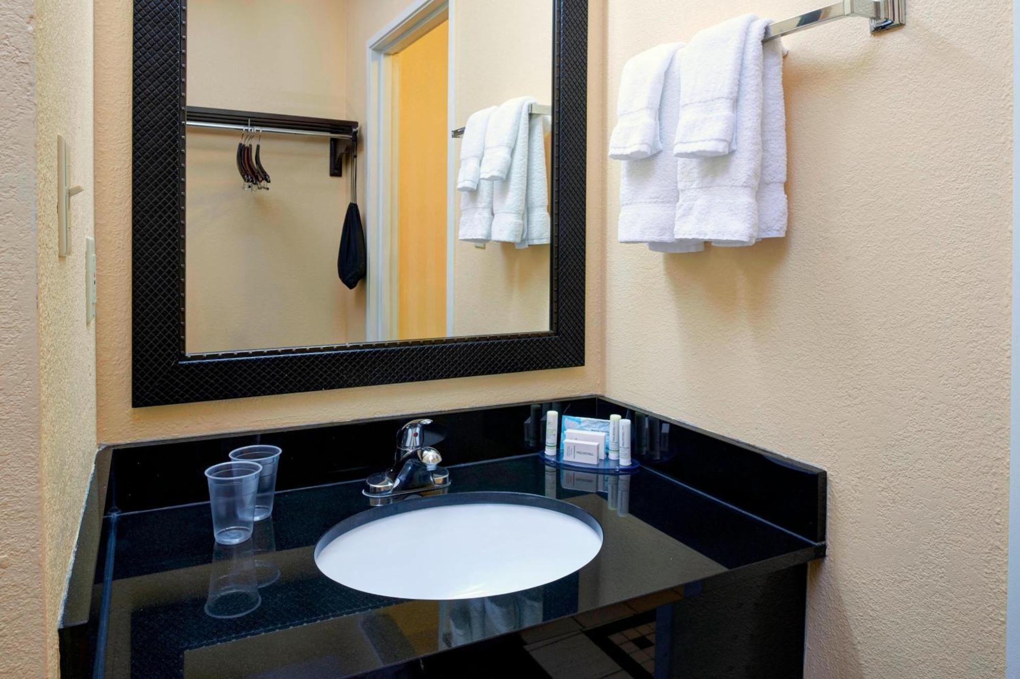Fairfield Inn By Marriott Richmond New Paris Ngoại thất bức ảnh